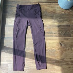LULULEMON LEGGINGS - Size: 4   Color: Plum  25”